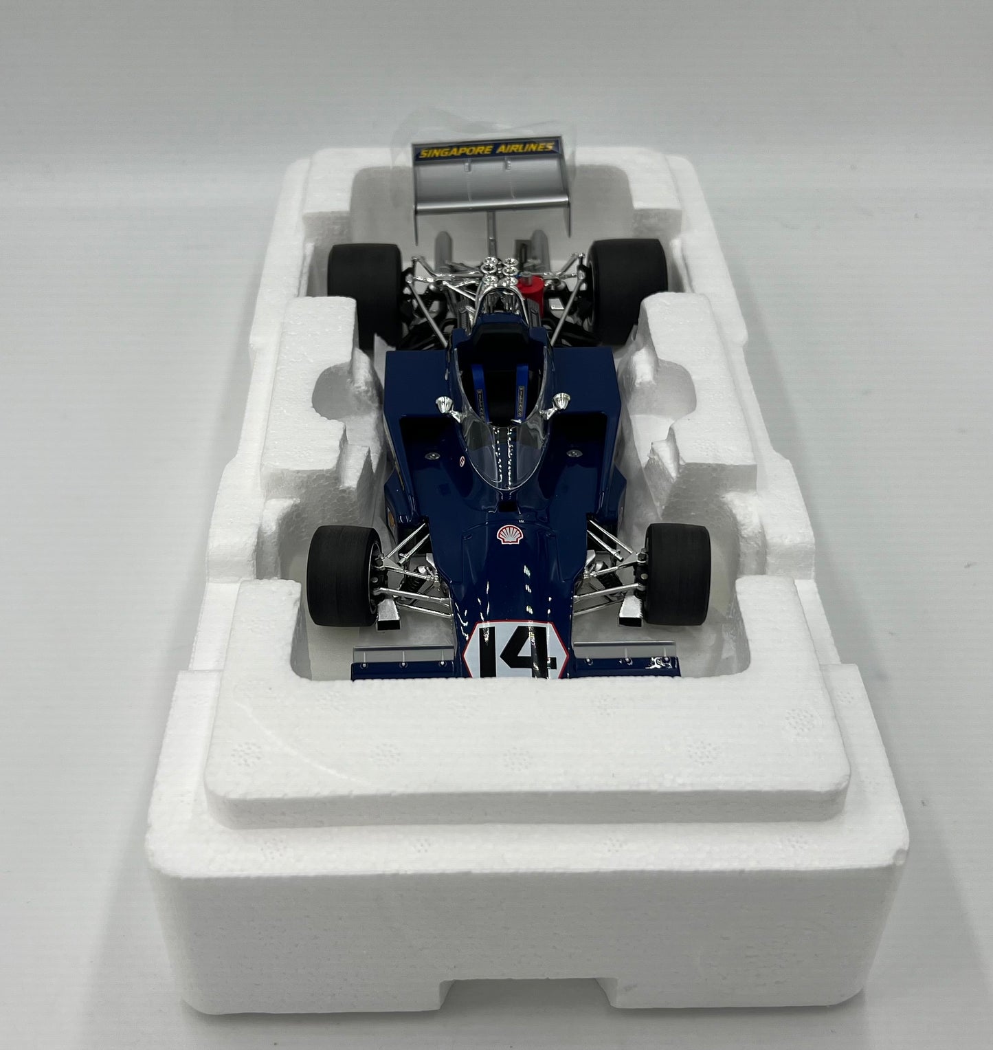 1:18 Lola T322 1974 Tasman Series Adelaide Round 8 3rd Place Graeme Lawrence #14 Classic Carlectables