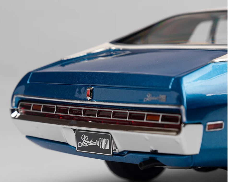 1:18 Ford P4 Landau Cosmic Blue Authentic Collectables