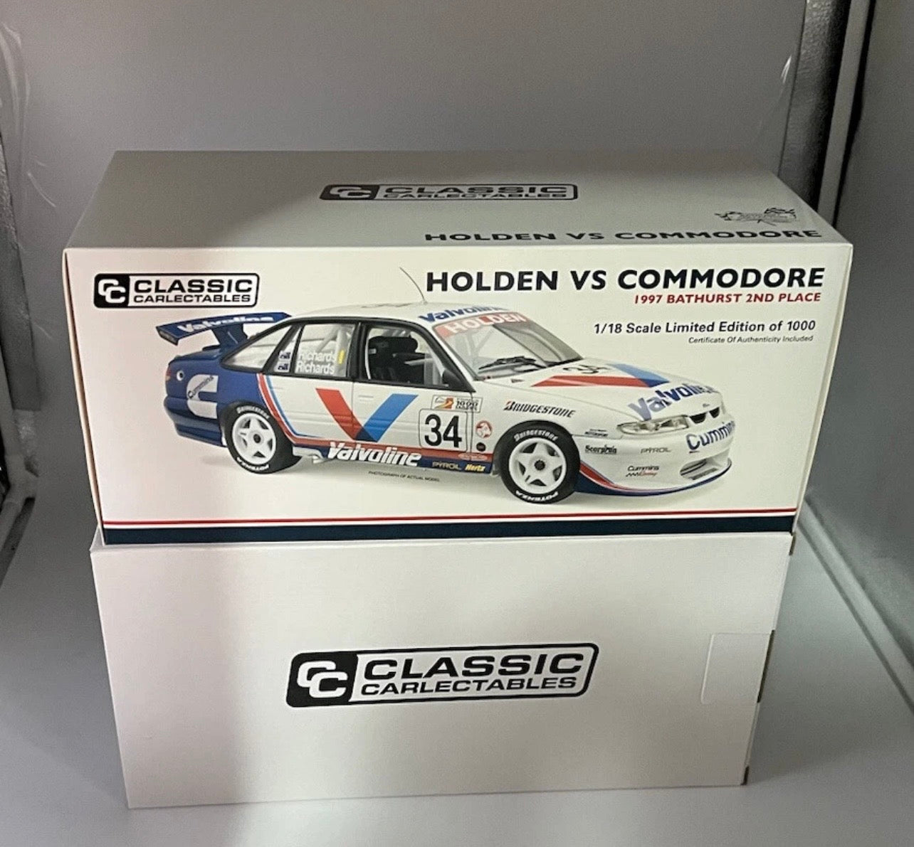 1:18 Holden VS Commodore 1997 Bathurst 1000 2nd Place J.Richards S. Richards #34 Classic Carlectables