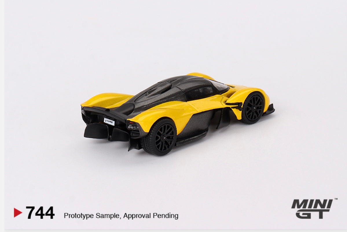 1:64 Aston Martin Valkyrie Sunburst Yellow Mini GT 744