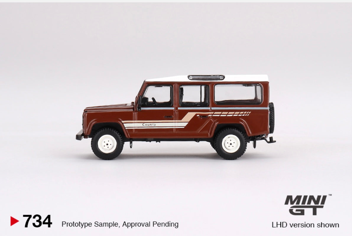1:64 Land Rover Defender 110 1985 County Station Wagon Russet Brown #734 Mini GT