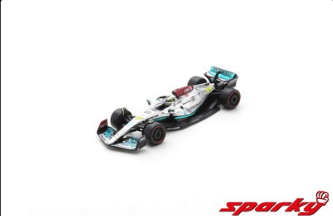 1:64 Lewis Hamilton #44 Mercedes-AMG Petronas F1 2022 Sparky