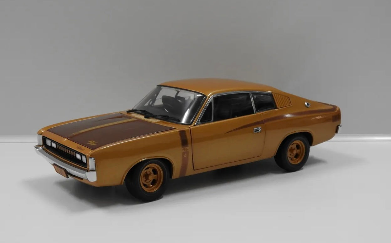 1:18 E49 Charger Big Tank 50th Anniversary Gold Livery Classic Carlectables