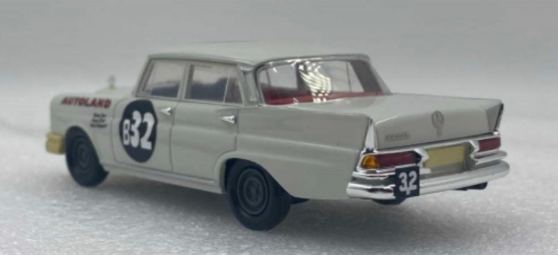 1:43 Jane/Firth/ Collingwood #B32 1961 Winner 500 Mile Race Mercedes 220 SE Ace Models