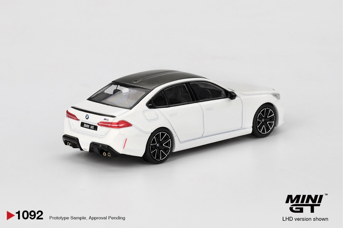 1:64 BMW M5 Alpine White Mini GT 1092