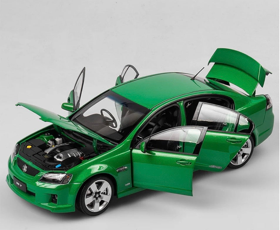 1:18 Holden VE Commodore SS V Atomic Green Authentic Collectables