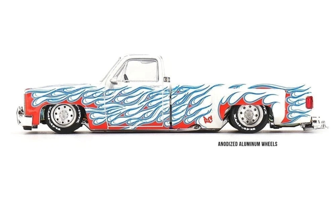 1:64 Chevrolet Silverado Dually On Fire V2 #157 Kaido House