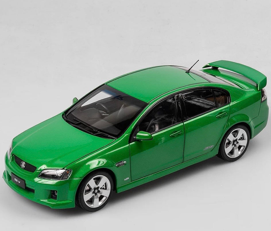1:18 Holden VE Commodore SS V Atomic Green Authentic Collectables