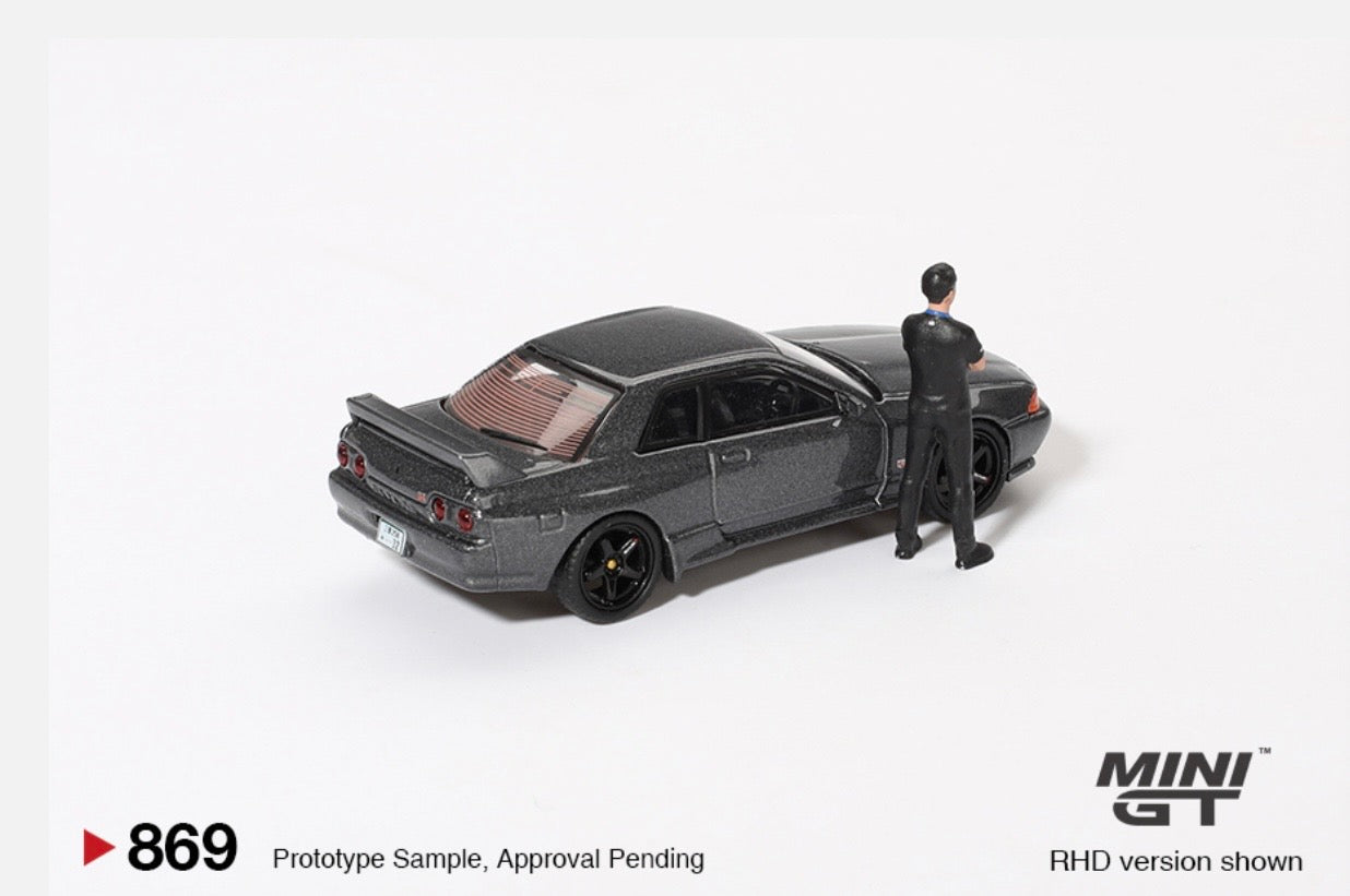 1:64 Nissan Skyline GT-R (R32) Gunmetal with Matsuda Figure Tsugio Matsuda Collection Mini GT 869