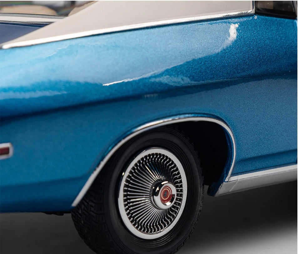 1:18 Ford P4 Landau Cosmic Blue Authentic Collectables