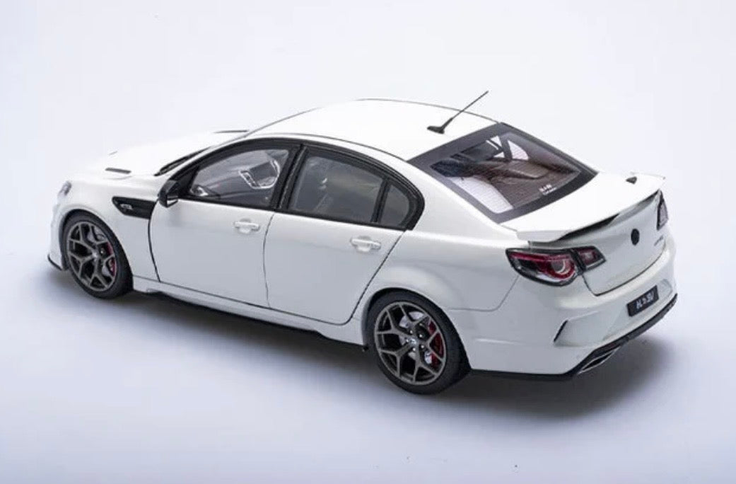 1:18 HSV Gen-F2 GTSR 2017 Heron White Biante