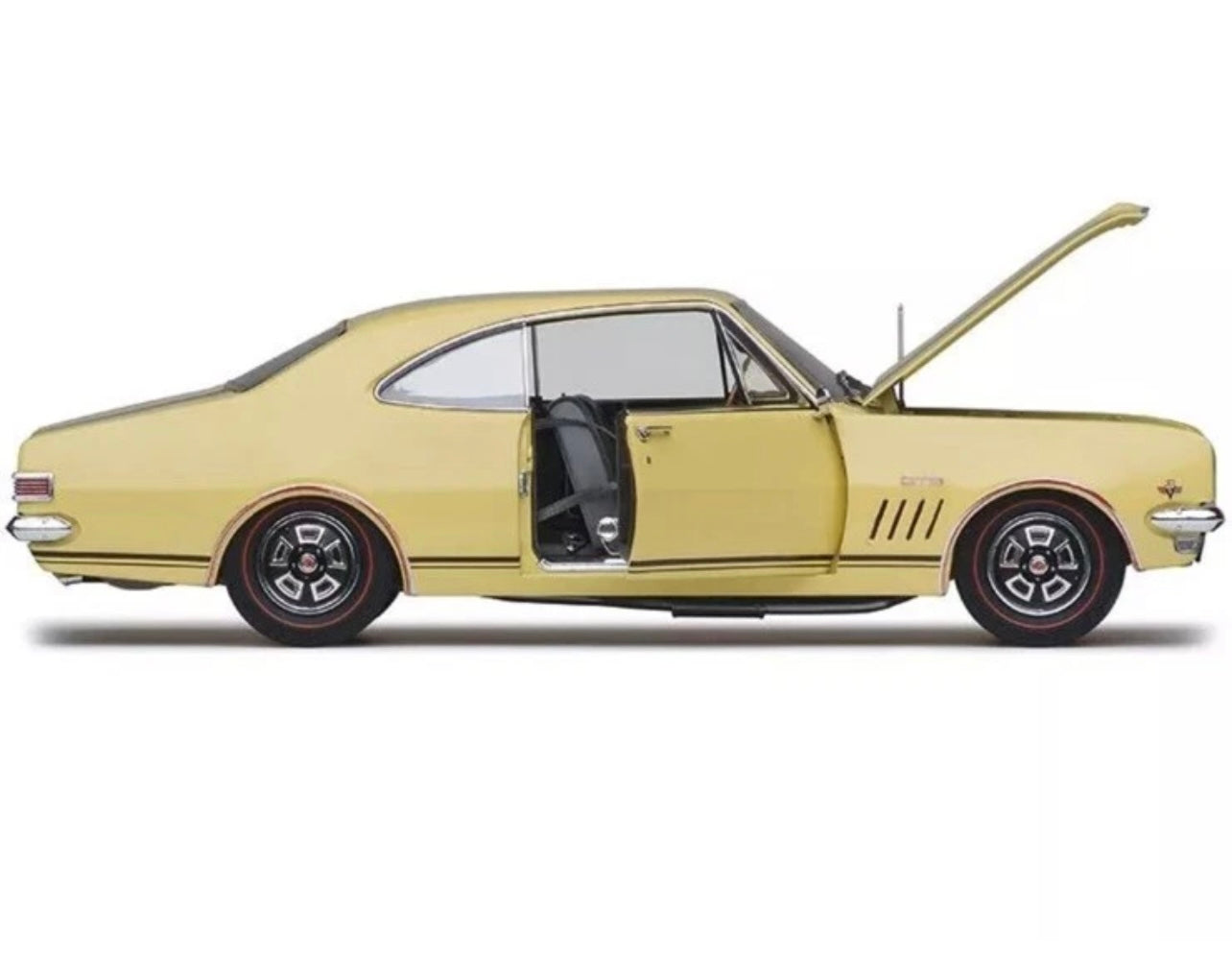 1:18 Holden HK Monaro GTS 327 Warwick Yellow Classic Carlectables