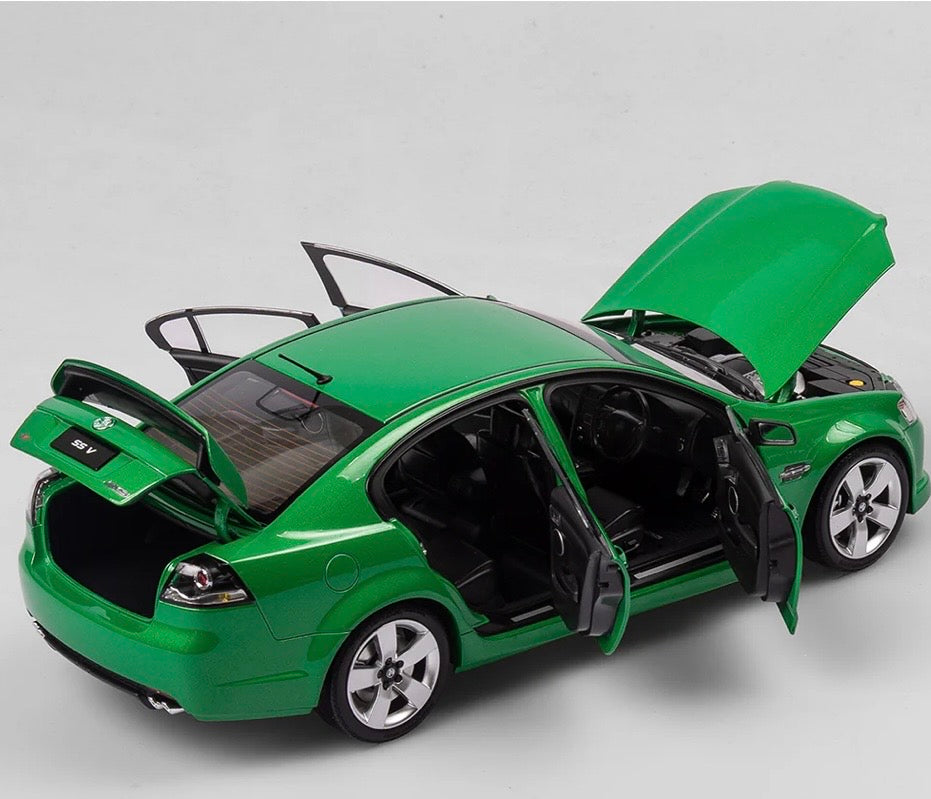 1:18 Holden VE Commodore SS V Atomic Green Authentic Collectables