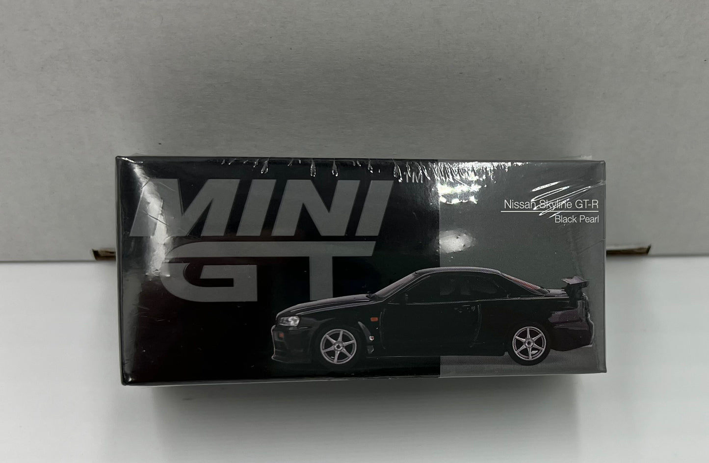 1:64 Nissan Skyline GT-R #570 Black Pearl Mini GT