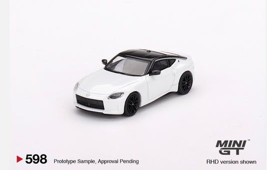 1:64 Nissan Fairlady Z Version ST 2023 Everest White Mini GT 598