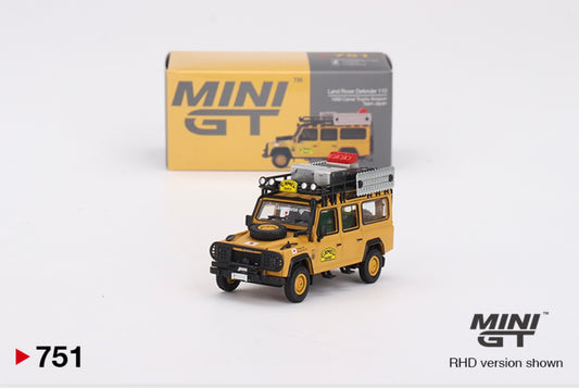 1:64 Land Rover Defender 110 1989 Camel Trophy Amazon Team Japan Mini GT 751