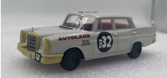 1:43 Jane/Firth/ Collingwood #B32 1961 Winner 500 Mile Race Mercedes 220 SE Ace Models